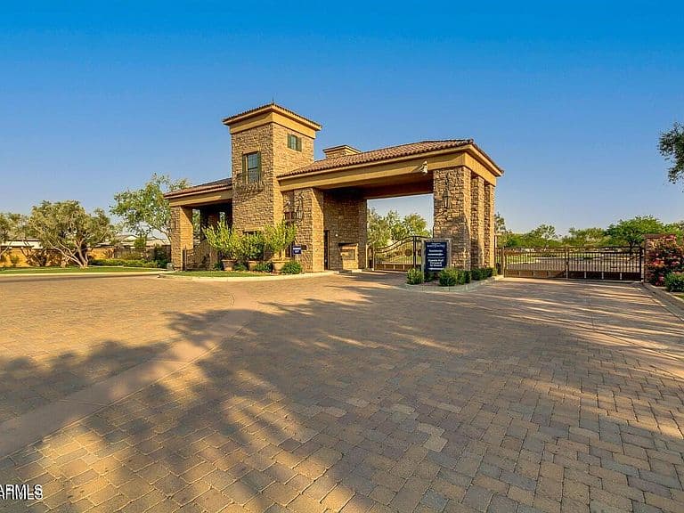 2665 E HUMMINGBIRD Way photo 2