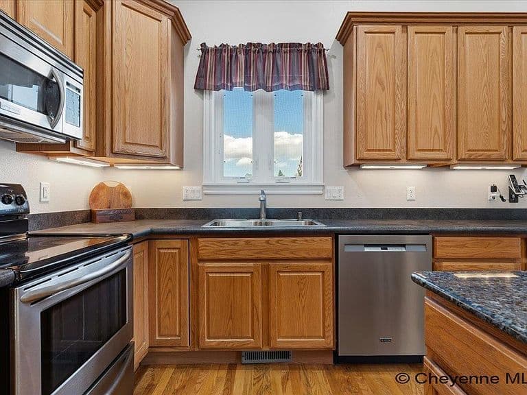 415 Sterling Dr photo 5