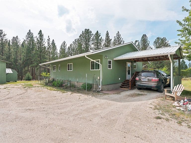 399 Higgins Ln photo 2