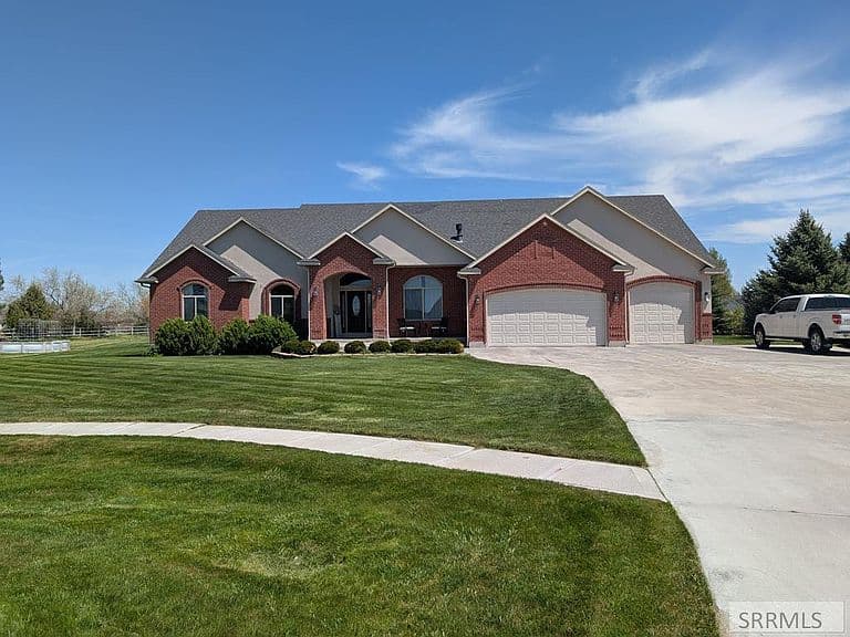 9232 N Mapleview Dr photo 1