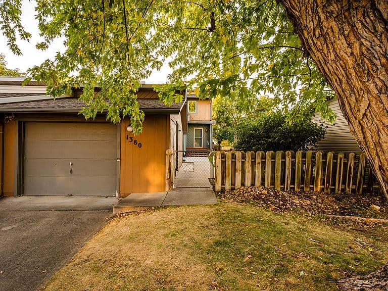 1380 Ridgeway Ave photo 5