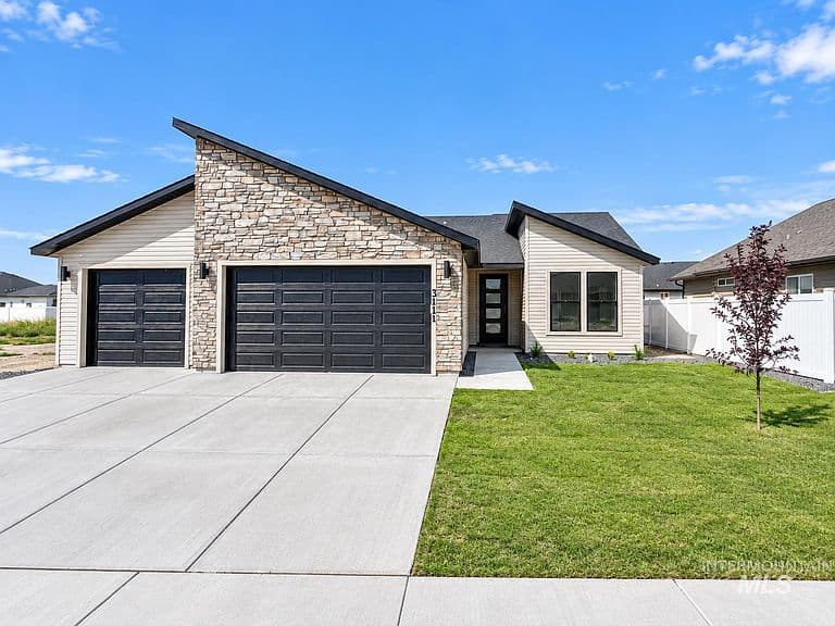 3111 Orion Ave photo 1
