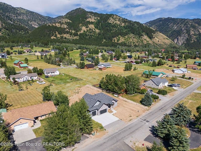 275 Alta Dr photo 2