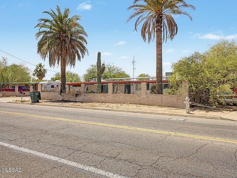 1801 N Rosemont Blvd photo 5