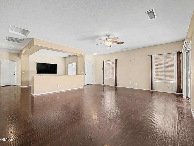 505 W ELM Lane photo 3