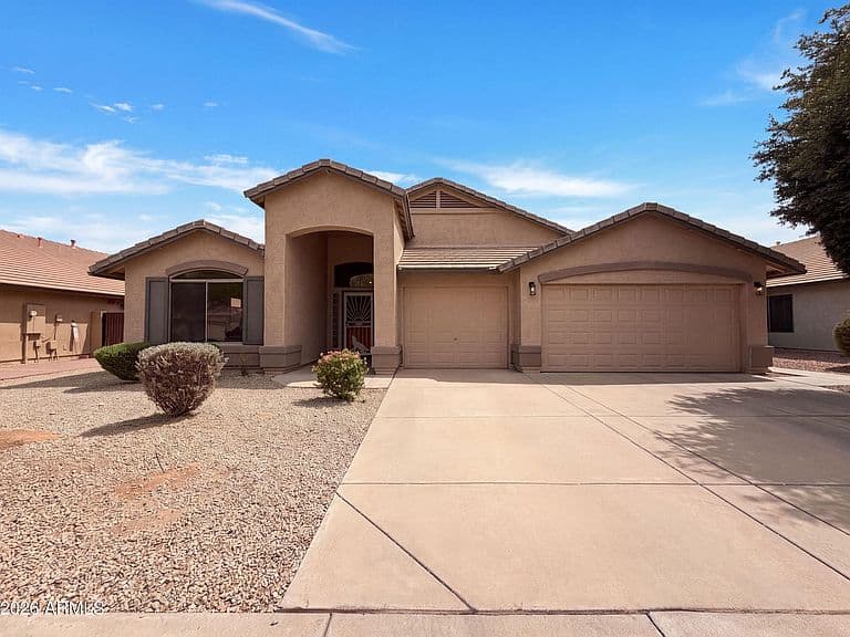 16735 W MCKINLEY Street photo 1