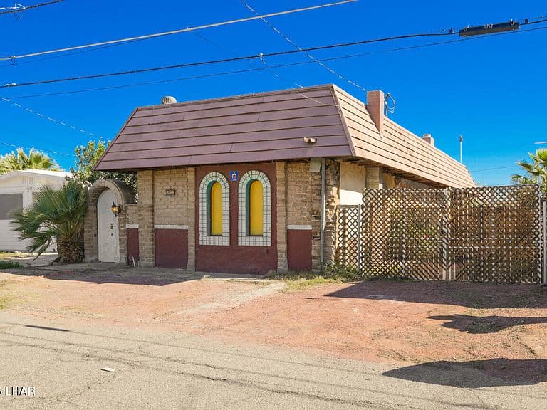 311 N Moonlight Dr photo 3