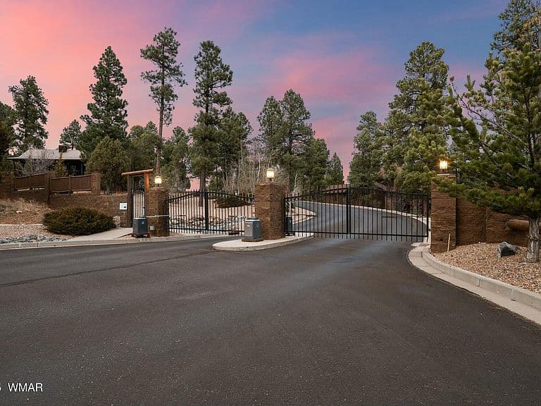 120 N Retreat Dr photo 5