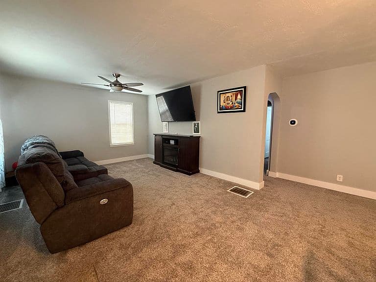 753 Kansas Ave photo 3