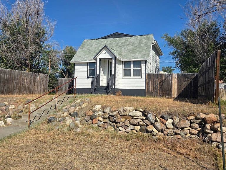412 Eureka St photo 2