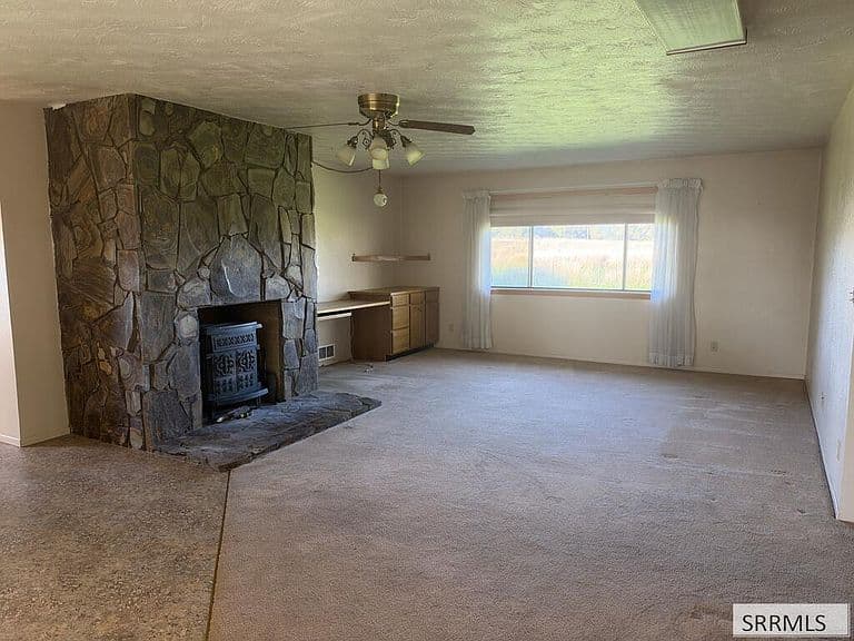 1158 E 1300 N photo 4