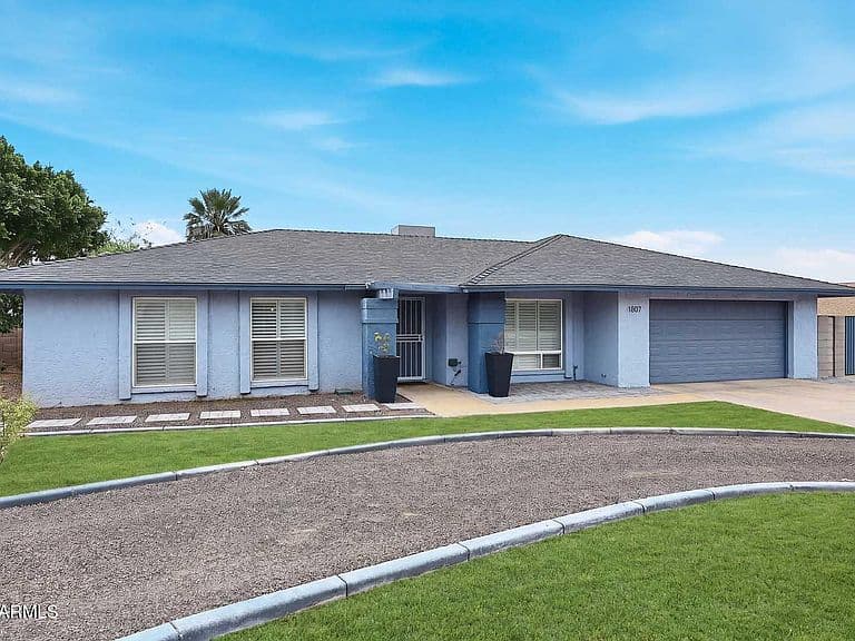 1037 E ACOMA Drive photo 2