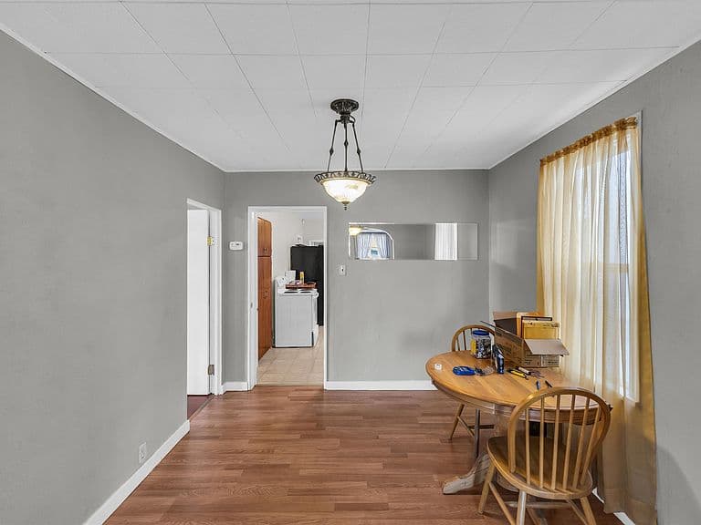 112 L St photo 5