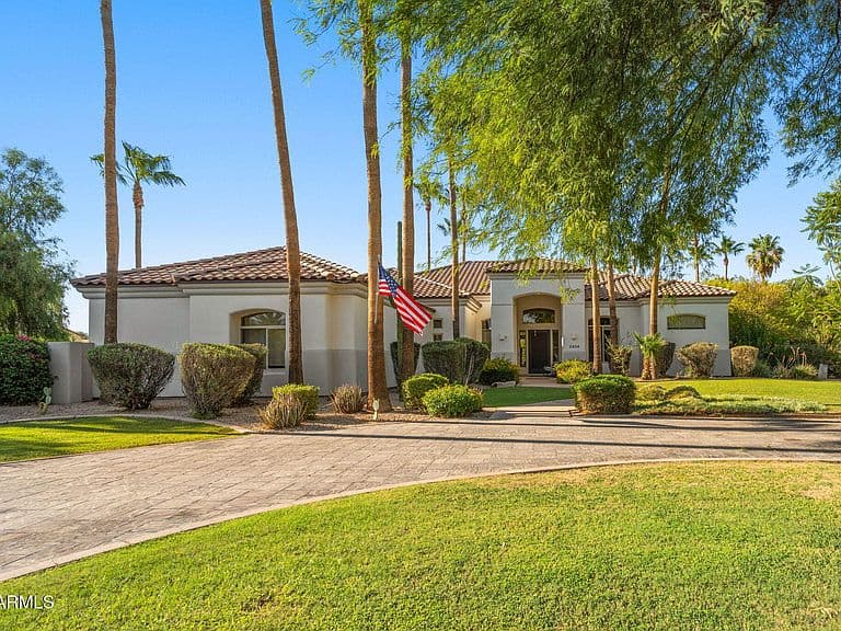 2656 E Taurus Place photo 4