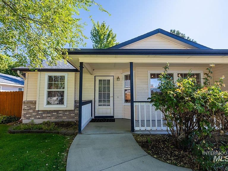 13515 W Persimmon St photo 2