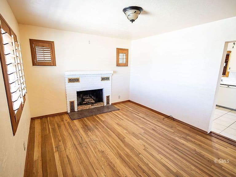 393 S 6th St photo 4