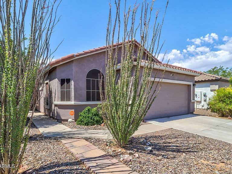 1733 E DESERT BREEZE Place photo 2