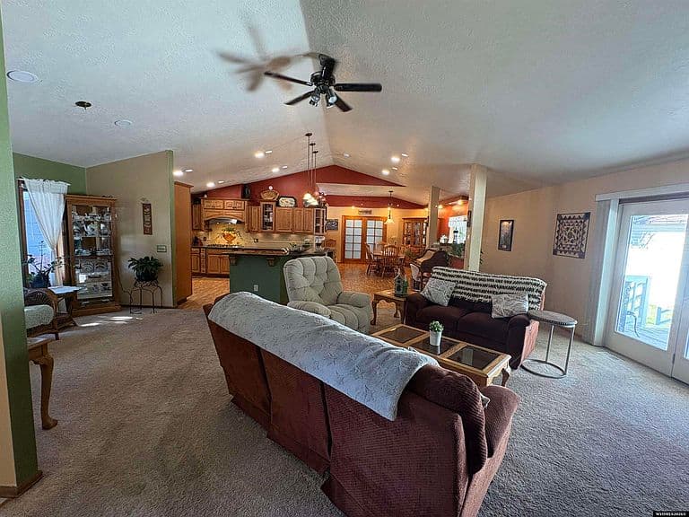 450 Faith Dr photo 5