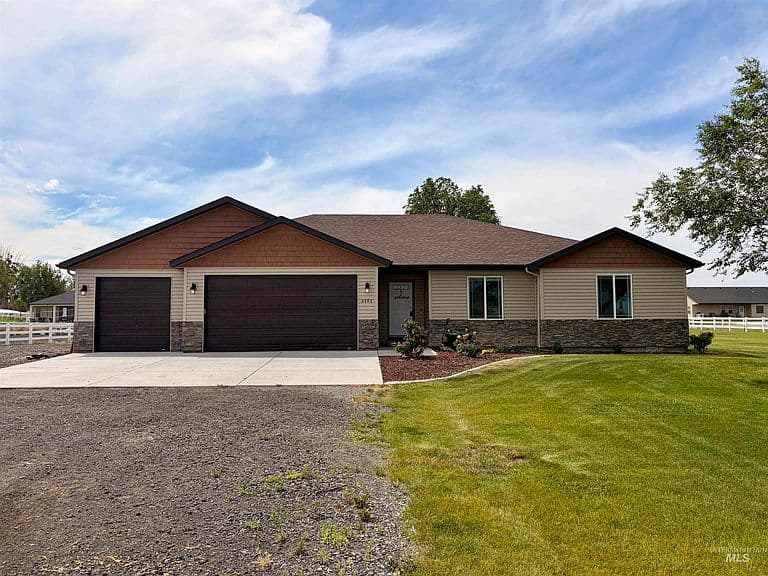 2493 E 3769 N photo 1