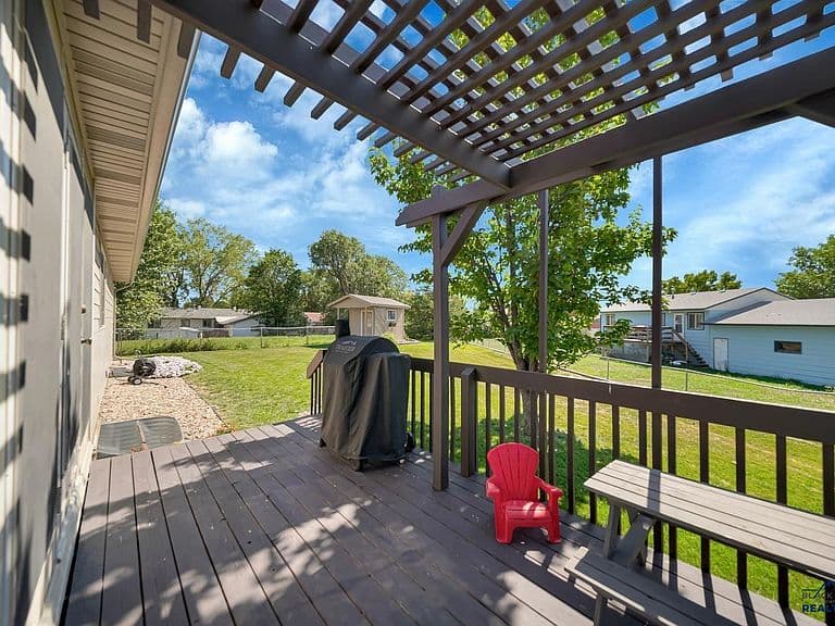 5256 Basswood St photo 5