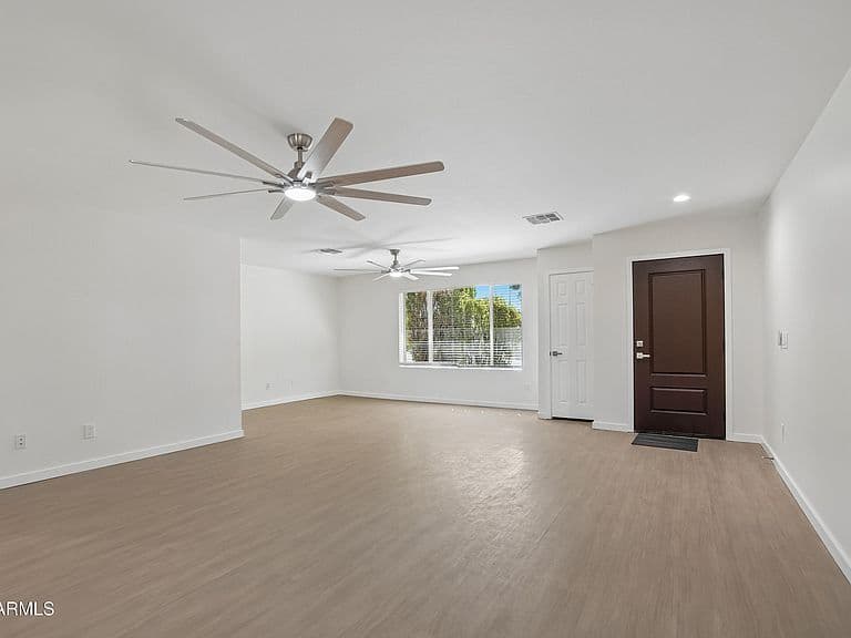 1342 W MENDOZA Avenue photo 4