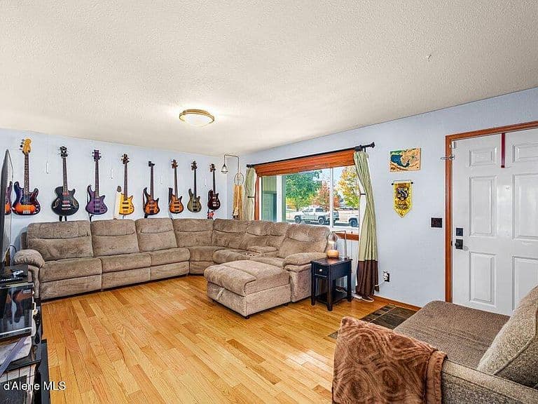 2222 N Cecil Rd photo 2