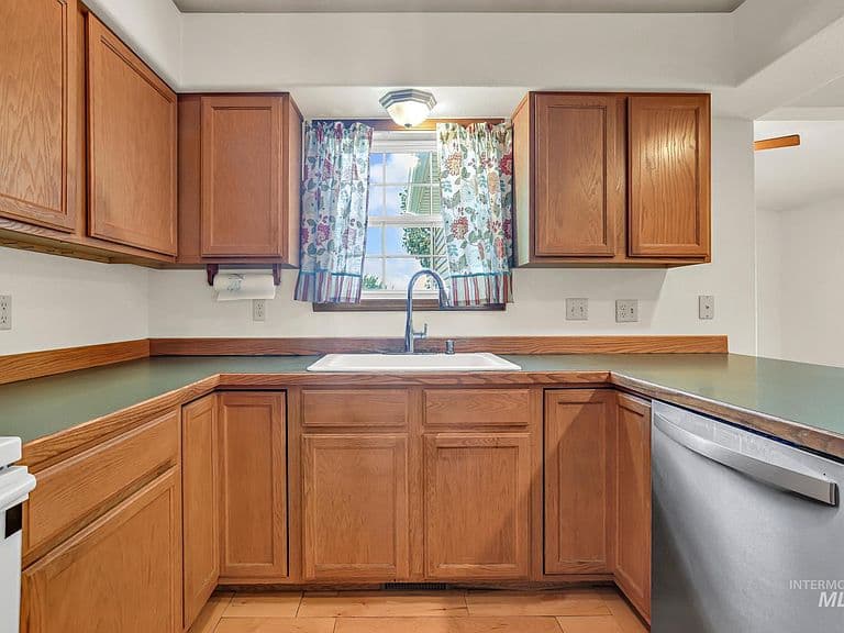 183 Rainbow Dr photo 3