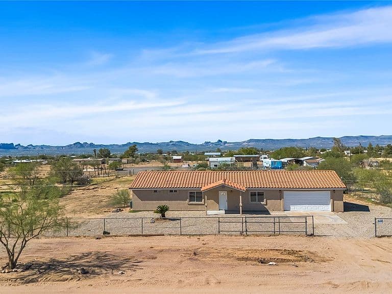 3593 N Maverick Road photo 2