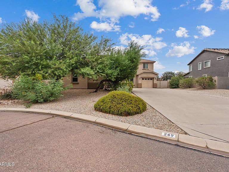 249 E PASO FINO Way photo 4