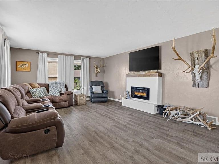 559 Rich Ln photo 3