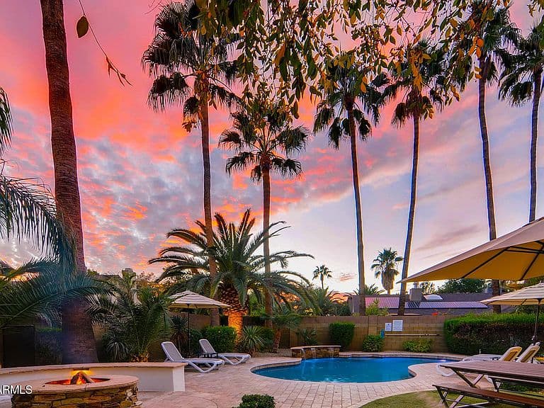6521 E BEVERLY Lane photo 1