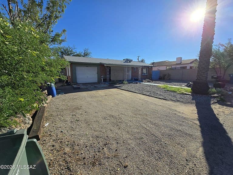 2252 E Grant Rd photo 1