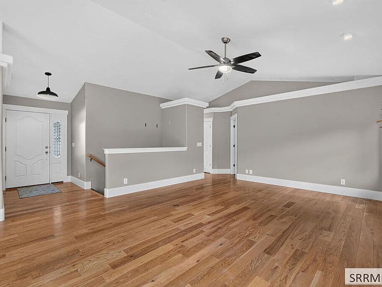 2450 Skylar Pl photo 5
