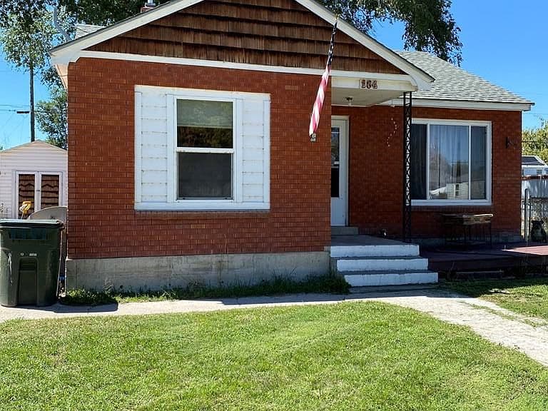 184 Horrocks Dr photo 3