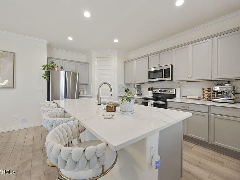 5734 W ATLANTIS Way photo 3