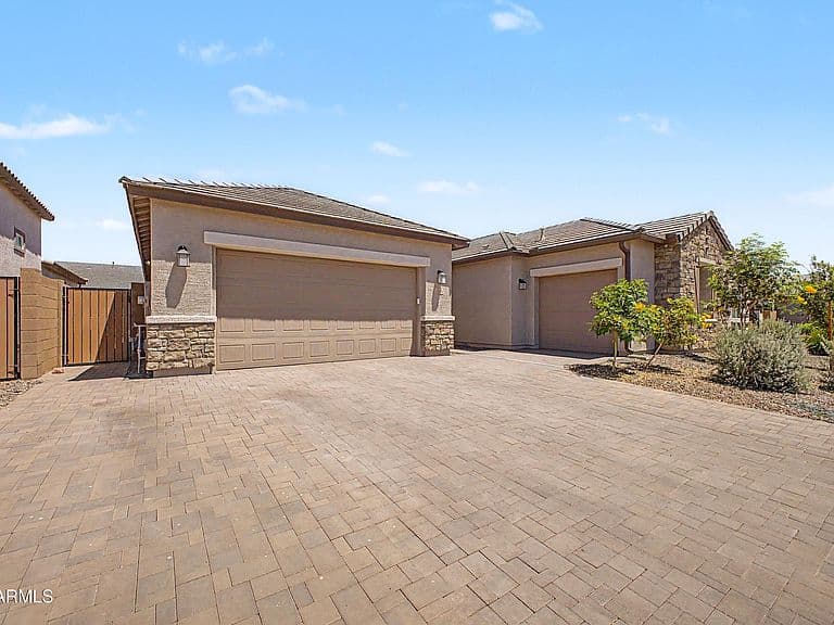 7646 W DESERT SPOON Drive photo 3