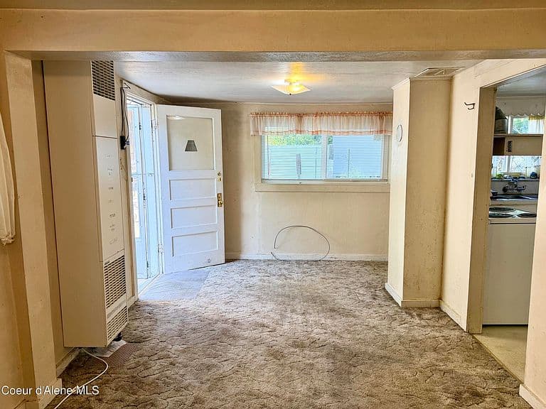386 2nd St photo 5