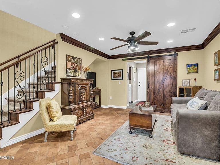 2458 E ROMA Avenue photo 5
