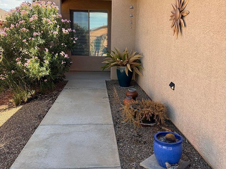 433 W Bazille Way photo 2