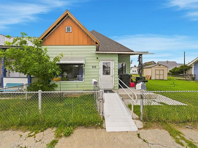 608/610 Ash St photo 1