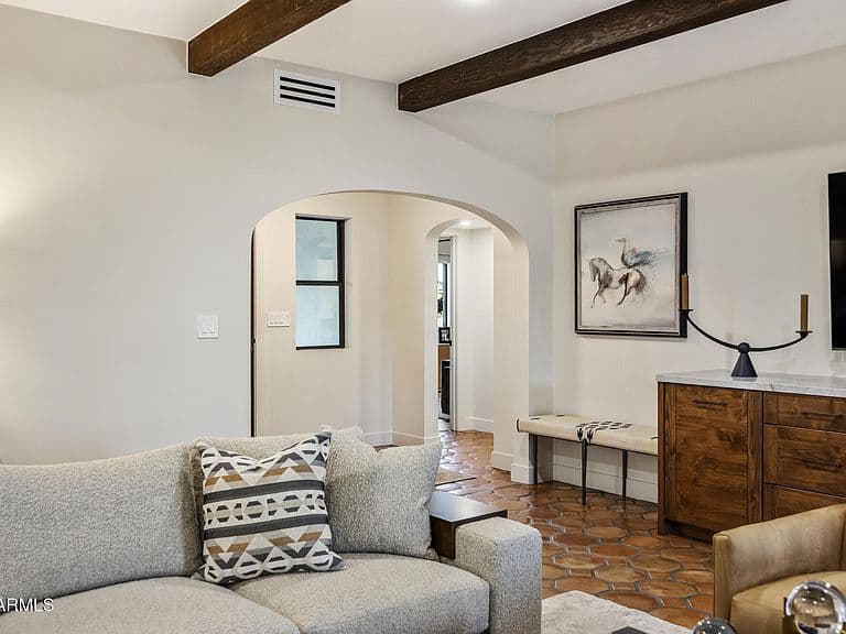 8311 E VISTA DE VALLE -- photo 4