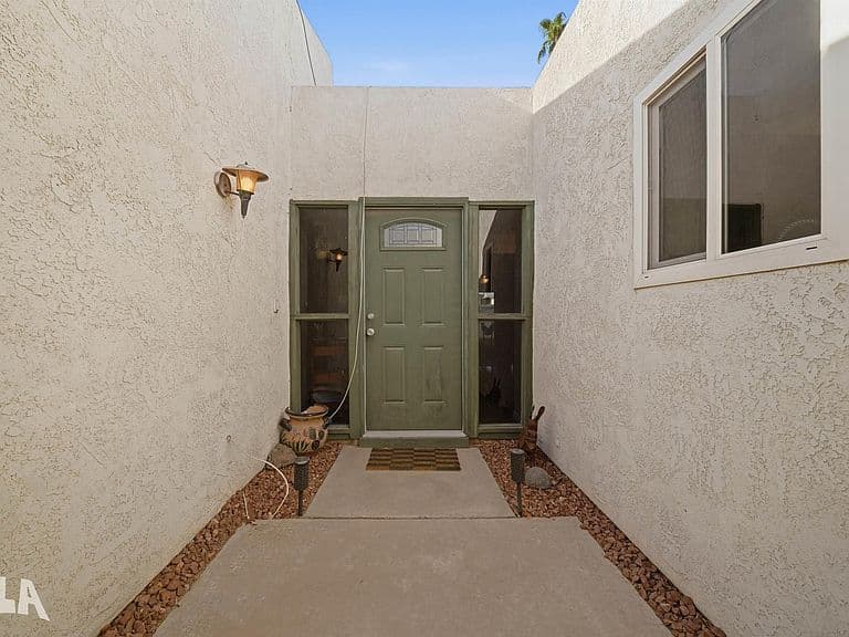 3140 S Winsor Ave photo 3