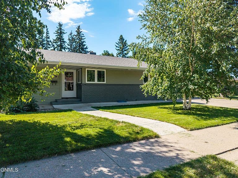 915 W Avenue C photo 4