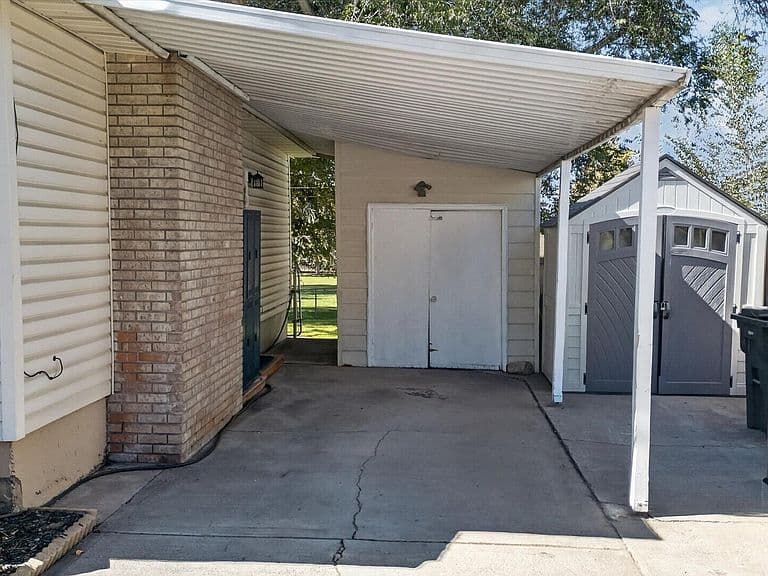 857 Linda Ave photo 4
