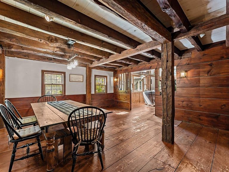 35 Quaker Lane photo 5