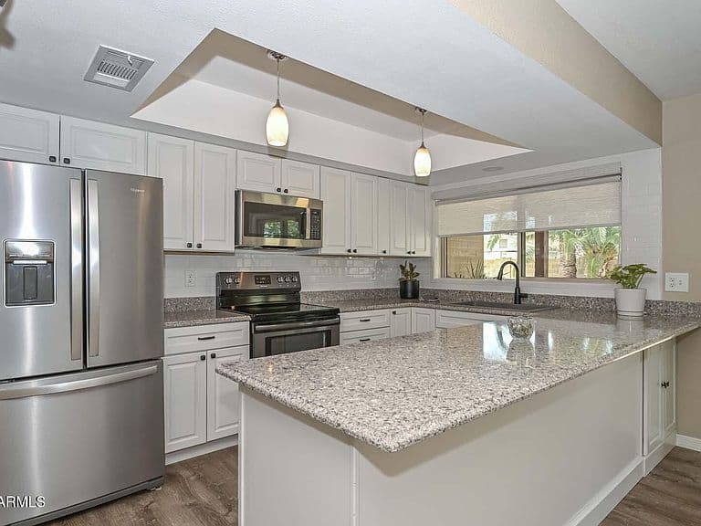 3957 W DESERT HILLS Drive photo 3