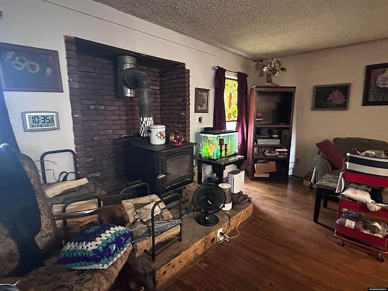 240 2nd St photo 4