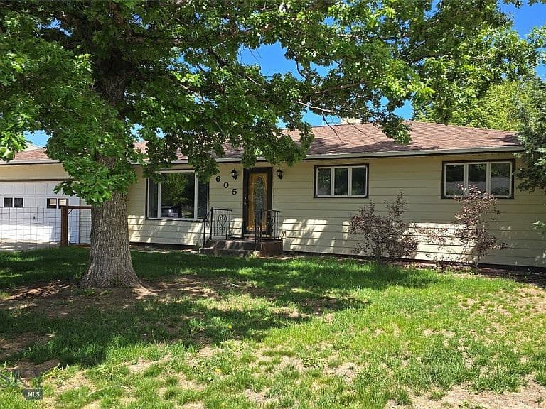 605 Robin Ln photo 1