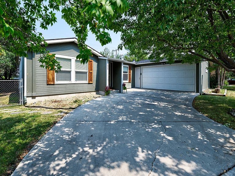 436 Barney St photo 2