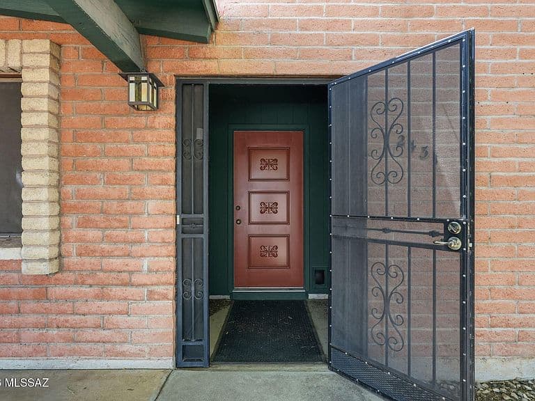 2431 W Placita Mateo photo 4